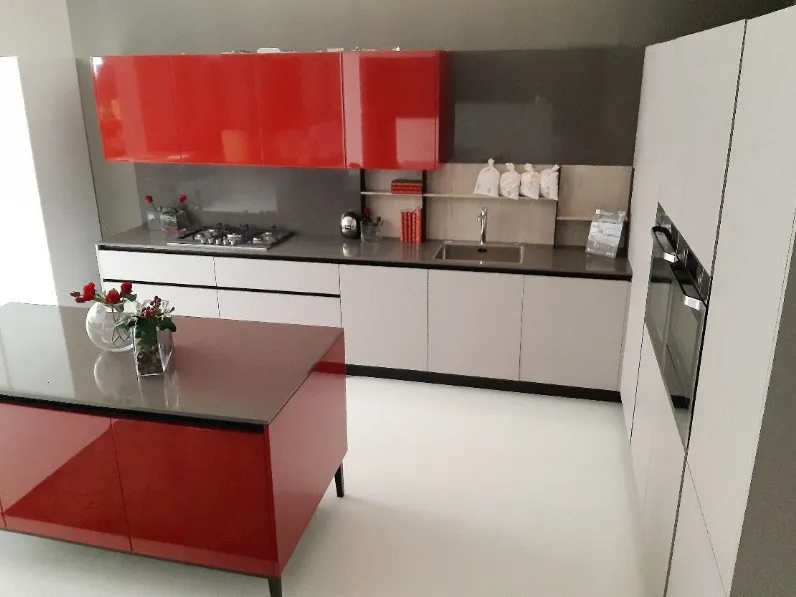 Cucina rossa design ad isola Polvere Arredo3