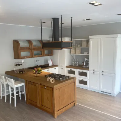 Cucina Scavolini country con penisola bianca in legno Favilla