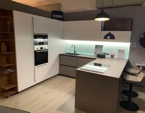 Cucina bianca moderna con penisola Metropolis Stosa a soli 12900€