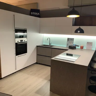 Cucina bianca moderna con penisola Metropolis Stosa a soli 12900€