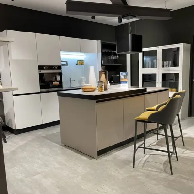 Cucina Stosa moderna ad isola bianca in polimerico opaco Cv 646 aleve
