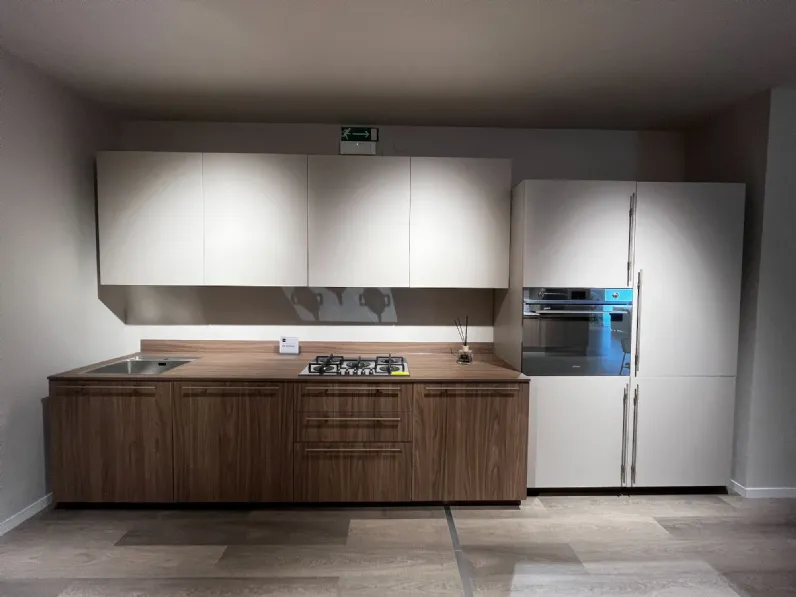 Cucina Stosa moderna lineare noce in laminato materico Metropolis