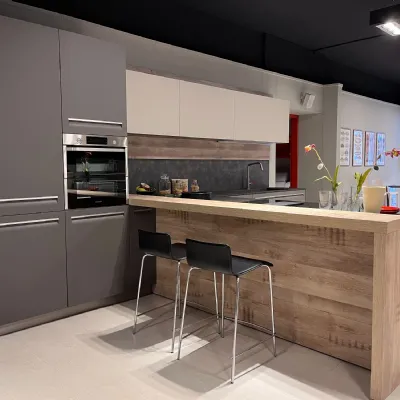 Cucina Tekna  design antracite con penisola Arredo3 scontata 30%