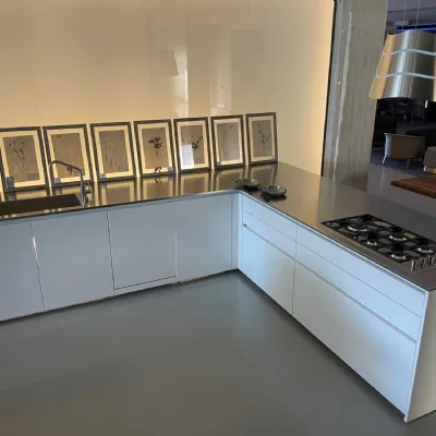 Scopri la Cucina Boffi Xila in poliestere bianco al 66% di sconto! Outlet prezzo imbattibile.