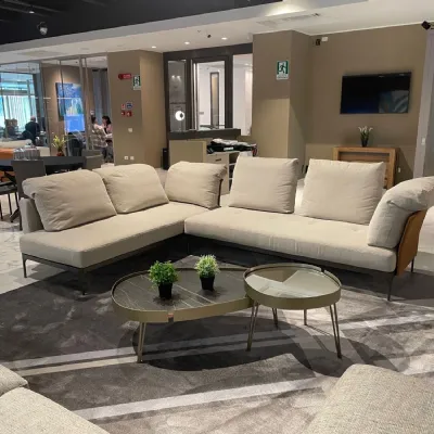 Divano angolare Ada Ditre Italia in tessuto. 8190€. Massimo comfort.