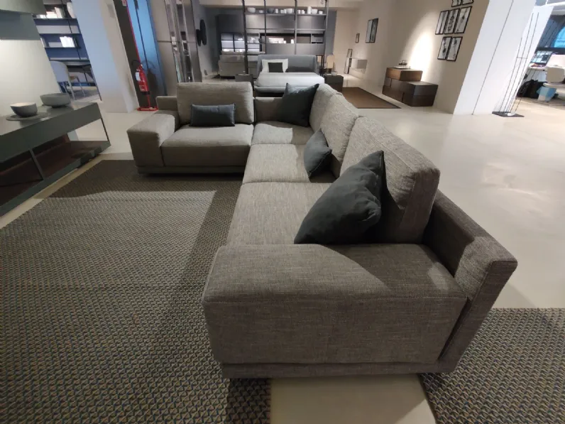 Progetta la tua casa con il divano angolare Mac Novamobili a un prezzo imbattibile!