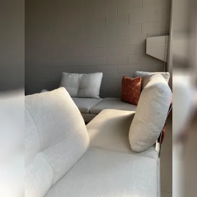 Scopri il Divano Limes new Saba: design moderno, prezzo scontato! Un'opportunità da non perdere.