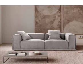 Scopri il divano Roland di Doimo Salotti a prezzo scontato del 35%!