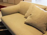 Valentini Drew divano in tessuto in outlet con due cuscini
