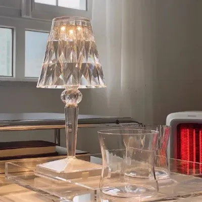 Lampada Big battery Kartell in OFFERTA OUTLET