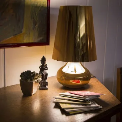 Lampada Cindy  oro scuro Kartell in OFFERTA OUTLET