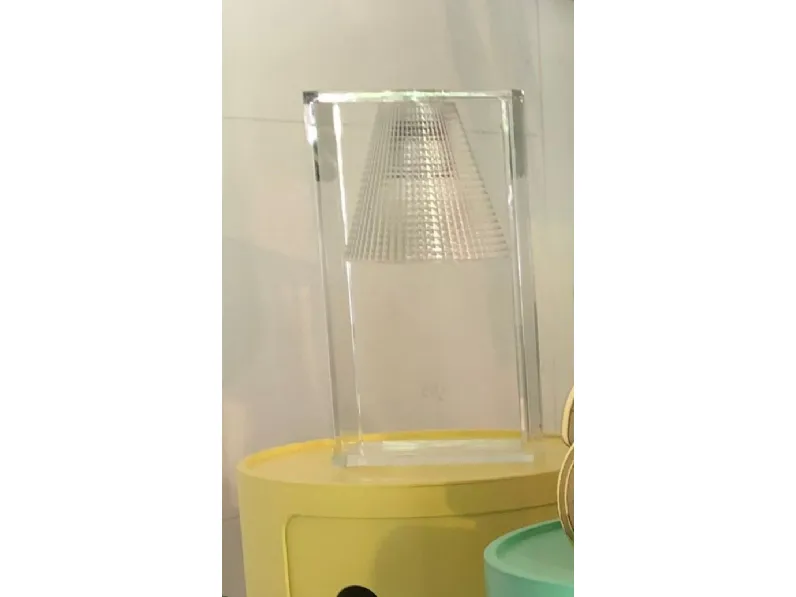 Lampada da tavolo in plastica Light air Kartell a prezzo scontato