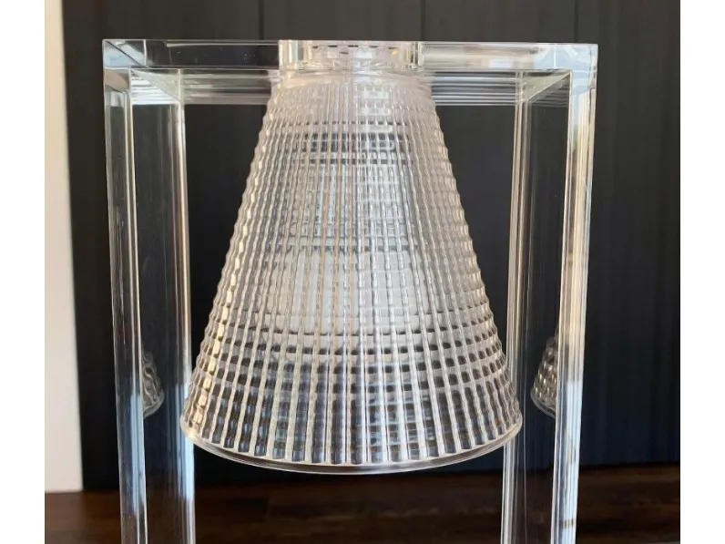 Lampada da tavolo in plastica Light air Kartell a prezzo scontato