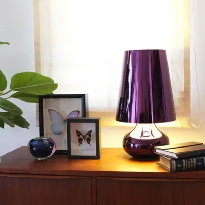 Lampada da tavolo Kartell Cindy  viola stile Design a prezzi convenienti