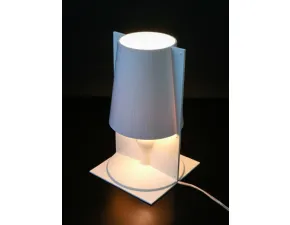 Scopri la lampada da tavolo Kartell Take, moderna e conveniente!