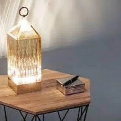 Lampada da tavolo Lantern  ambra Kartell con un ribasso esclusivo