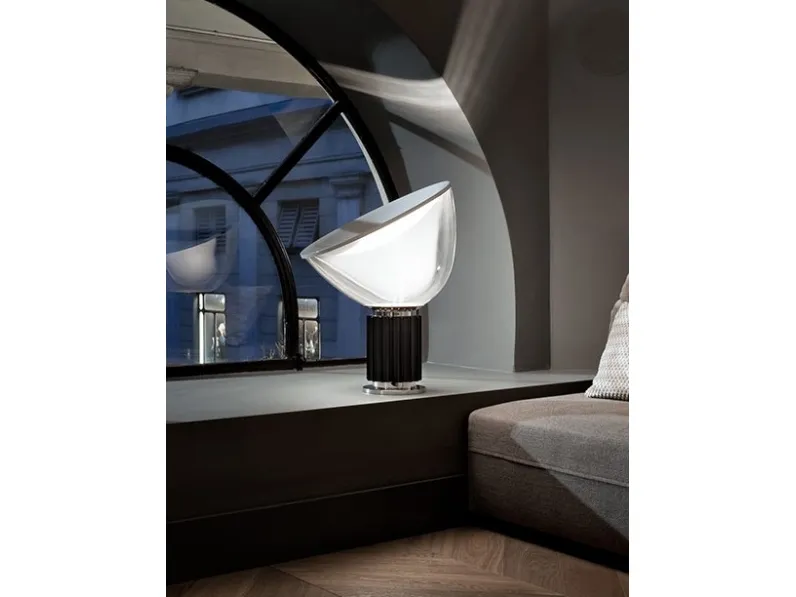 Progetta l'illuminazione interna con la Lampada Taccia Flos! Outlet Offerta.