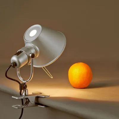 Lampada da tavolo Tolomeo micro pinza Artemide a prezzo Outlet 