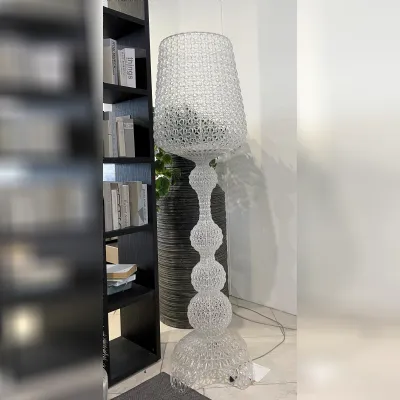 Progettista Interni: Lampada da terra Kartell in offerta outlet. Stile Design Kabuki.