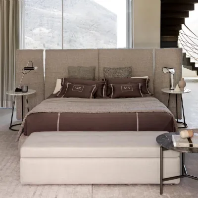 Scopri il Letto Angle Flou scontato! Un design moderno ed elegante per una camera da letto unica. Comfort assicurato!