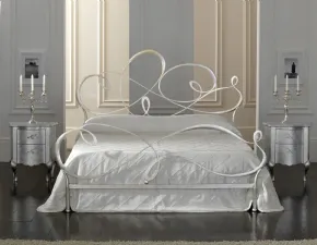 Letto moderno con gambe Capriccio * Florentia bed
 a prezzo scontato