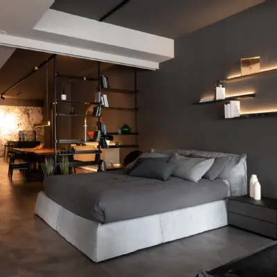 Letto design con giroletto Paris slim Baxter a prezzo scontato