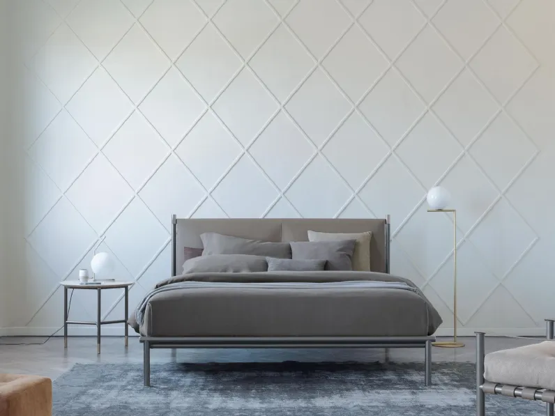 Scopri il prezzo riservato del letto imbottito Iko! Un design moderno ed elegante per un comfort assoluto.