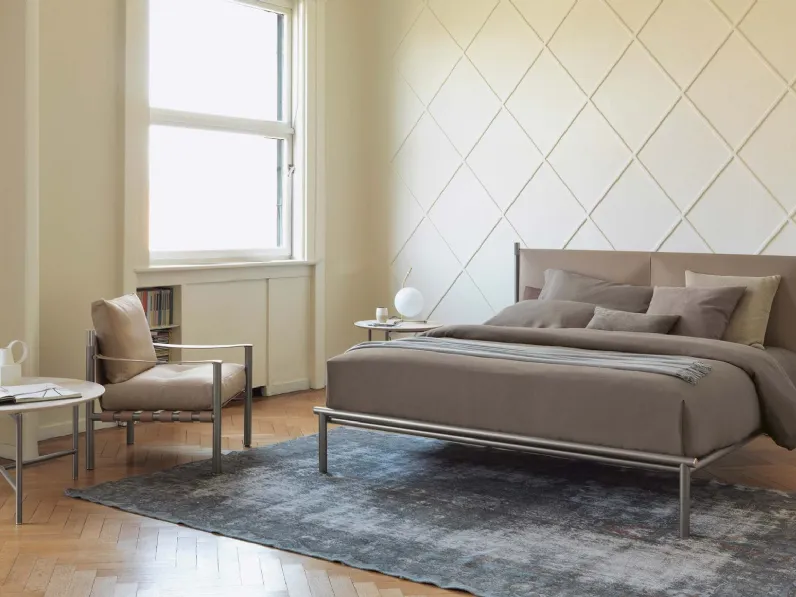 Scopri il prezzo riservato del letto imbottito Iko! Un design moderno ed elegante per un comfort assoluto.
