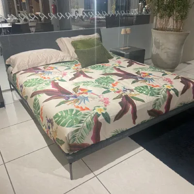 Letto matrimoniale con gambe Talamo Zanotta a prezzo ribassato