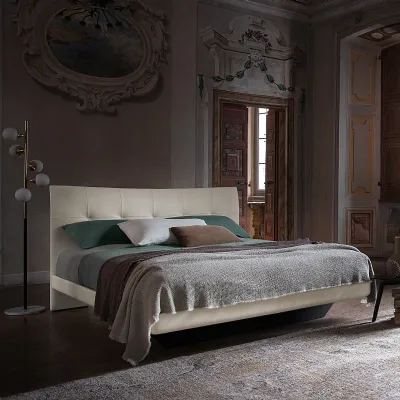 Scopri l'elegante Letto Aurora 2 e la Poltrona Frau scontati a prezzi outlet!