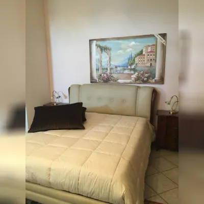 Letto matrimoniale ikarus in pelle  ditta Pigoli con uno sconto del 78%