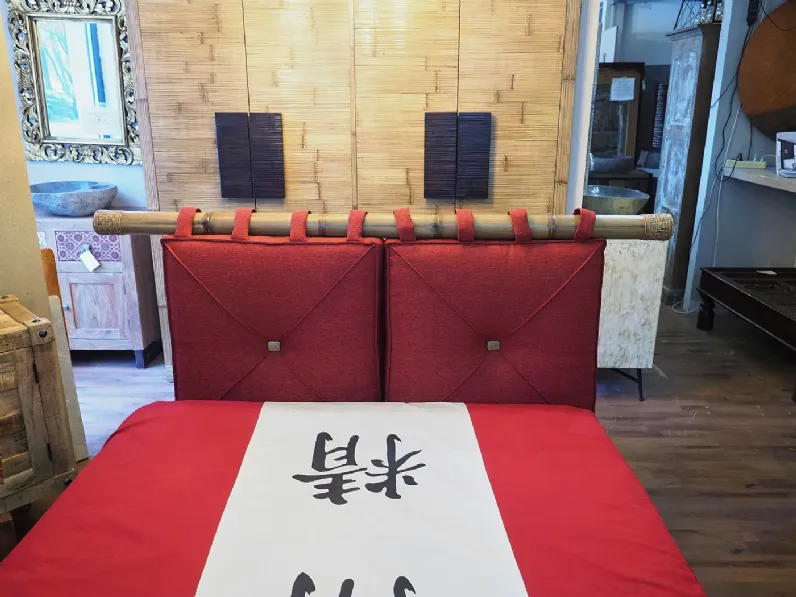 Letto in legno con giroletto Letto zedn japan legno ebambu con cuscinoni red Nuovi mondi cucinea prezzo scontato