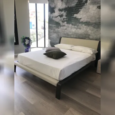Letto matrimoniale moderno Resort Villanova a prezzo scontato