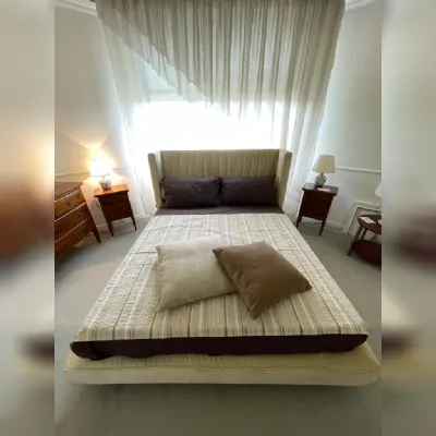 Letto moderno con giroletto Vendôme Twils a prezzo ribassato
