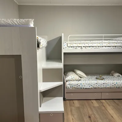 Scopri il Letto Design Tana del Lupo di Doimo Cityline scontato del 40%. Un'ottima scelta per un architetto!
