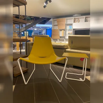 Poltroncina in stile design modello Apelle Midj a prezzo ribassato