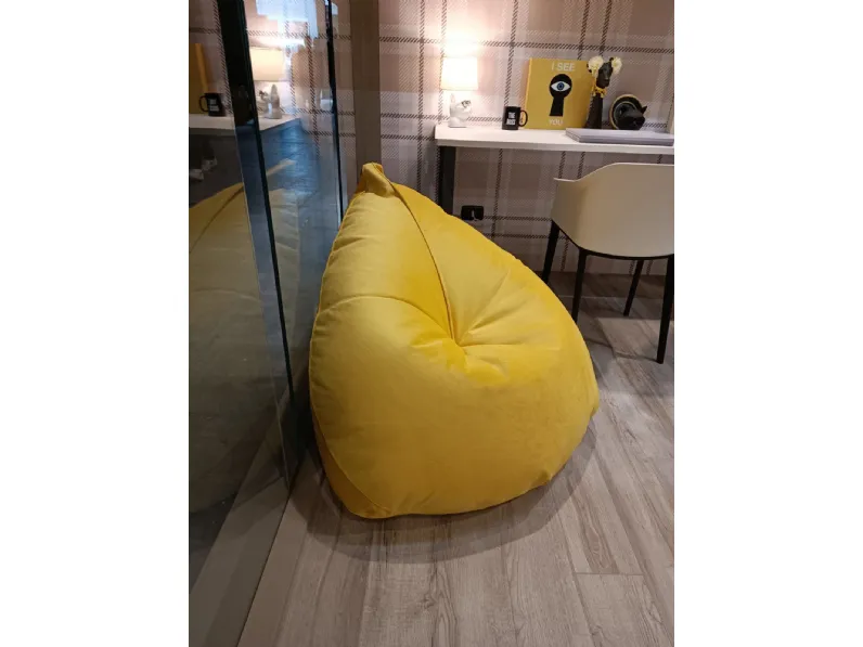 Pouf in tessuto A sacco a marchio Moretti compact a prezzo ribassato