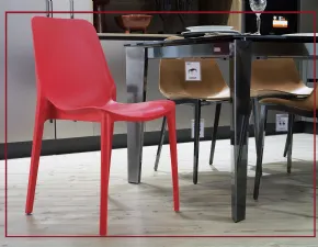 Scopri la sedia Ginevra Scab, ora scontata del 30%! Un design moderno ed elegante per la tua cucina.