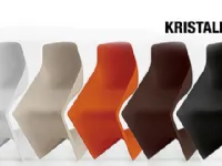 Sedia Kristalia modello Pulp. La sedia ha la struttura in polipropilene disponibile in bianco, nero, beige, rosso corallo e marrone. Pulp  impilabile ed  resistente. 