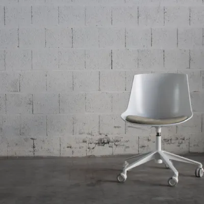 Sedia regolabile in altezza Flow chair_5 razze regolabile con ruote Mdf a prezzo ribassato