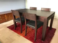 Tavolo chiuso rettangolare allungabile e sedie in legno massello
