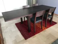 Tavolo allungato in legno massello