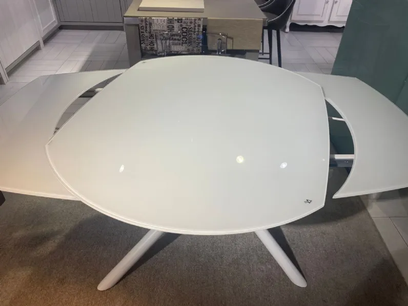 Offerta Outlet: Tavolo ovale in vetro D9039, Collezione esclusiva. Scopri ora!