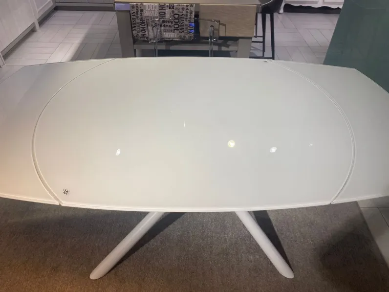 Offerta Outlet: Tavolo ovale in vetro D9039, Collezione esclusiva. Scopri ora!
