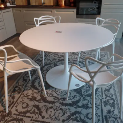 Scopri il Tavolo E/55/t Sigerico in laccato rotondo. Offerta outlet! Acquista ora!