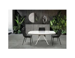 Scopri l'elegante tavolo ellittico in ceramica 919 di Mobilificio Bellutti, in offerta outlet! Lung. max 75 cm.