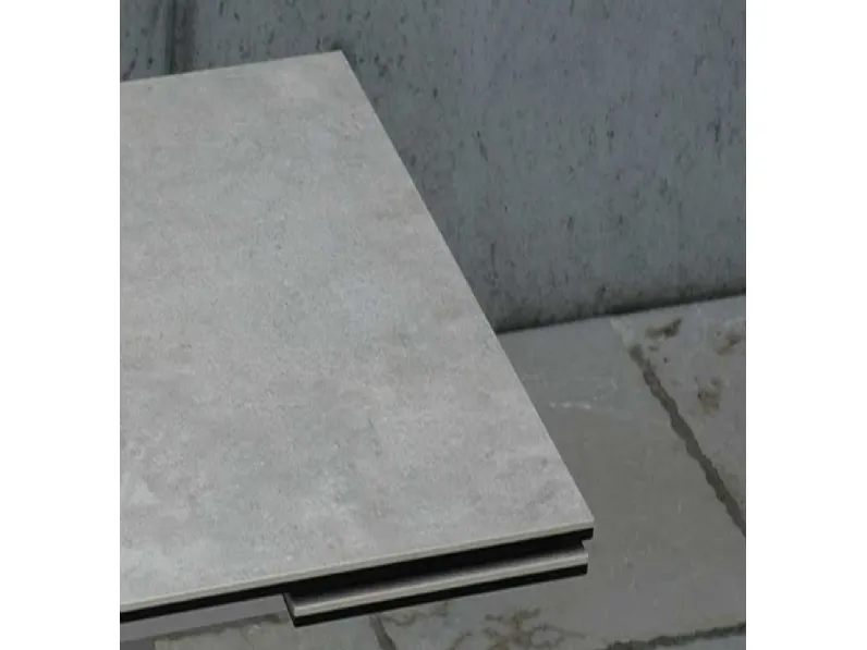 Tavolo allungabile Tavolo allungabile in vetroceramica finitura beton Mottes selection a prezzo scontato