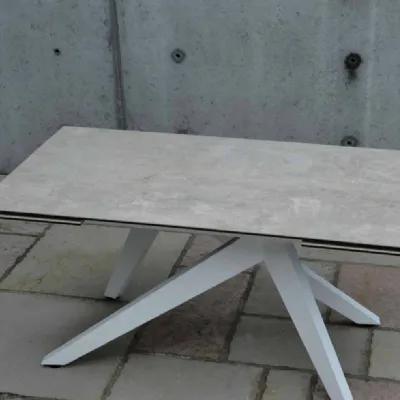 Tavolo allungabile Tavolo allungabile in vetroceramica finitura beton Mottes selection a prezzo scontato