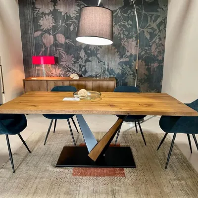 Tavolo in legno rettangolare West Alta corte a prezzo ribassato