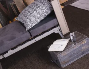 Tavolo Altacom modello Tavoletto. Tavolo che si trasforma in letto con piano in nobilitato orleans sabbia e base verniciato grisou’.